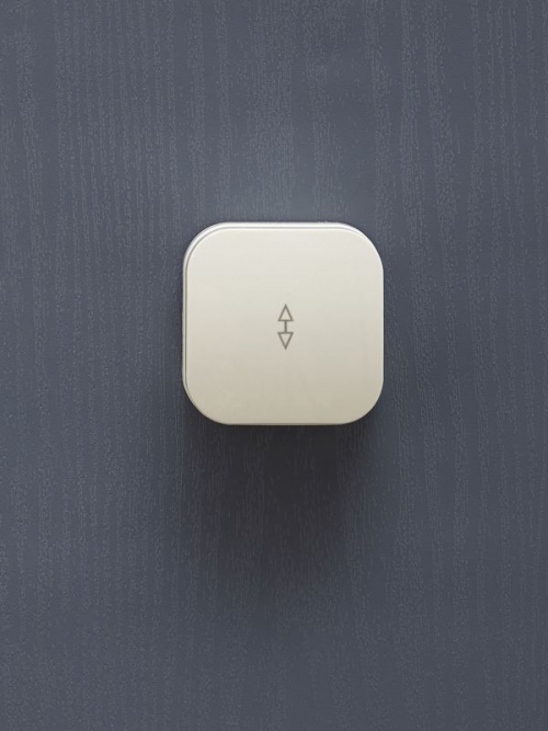 Переключатель проходной 1-кл. ОП GLORY 10А ВСп10-1-0-ХК крем. IEK EVH12-K33-10 EVH12-K33-10