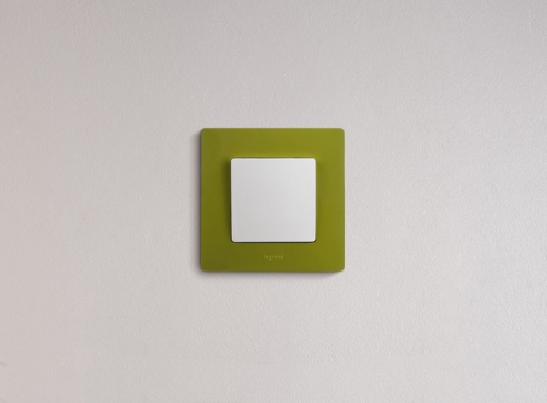 Выключатель 1-кл. СП Etika 10А IP20 250В 10AX безвинт. зажимы механизм бел. Leg 672201 672201