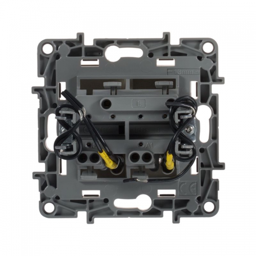 Выключатель 2-кл. СП Etika 10А IP20 250В 10AX с подсветкой/индикацией безвинт. зажимы механизм сл. кость Leg 672304 672304