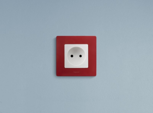 Розетка 1-м СП Etika 16А IP20 250В 2P без заземл. немецк. стандарт винт. клеммы механизм бел. Leg 672220 672220