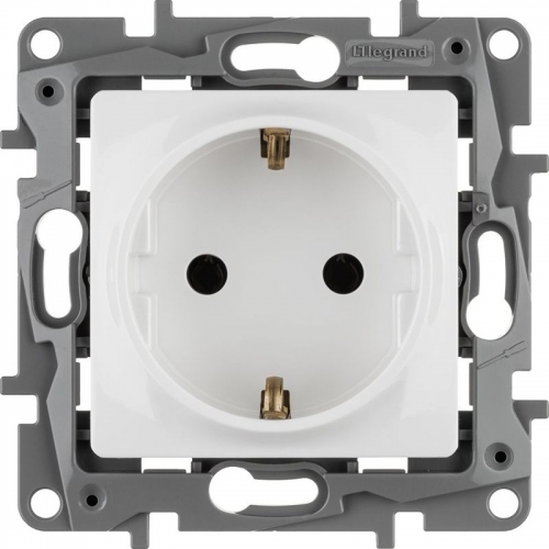 Розетка 1-м СП Etika 16А IP20 250В 2P+E с заземл. немецк. стандарт винт. клеммы механизм бел. Leg 672221 672221