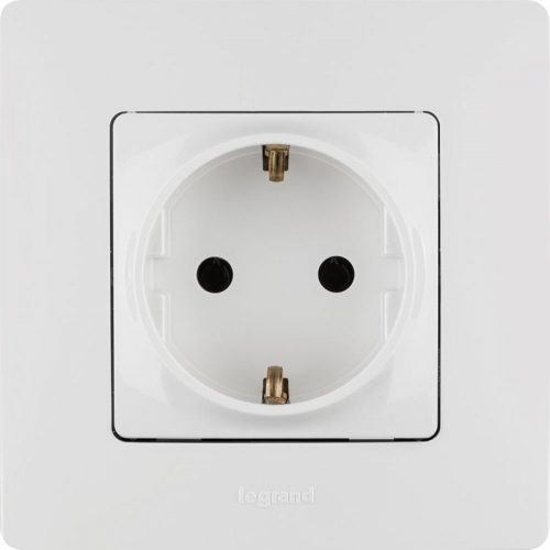 Розетка 1-м СП Etika 16А IP20 250В 2P+E с заземл. немецк. стандарт винт. клеммы механизм бел. Leg 672221 672221