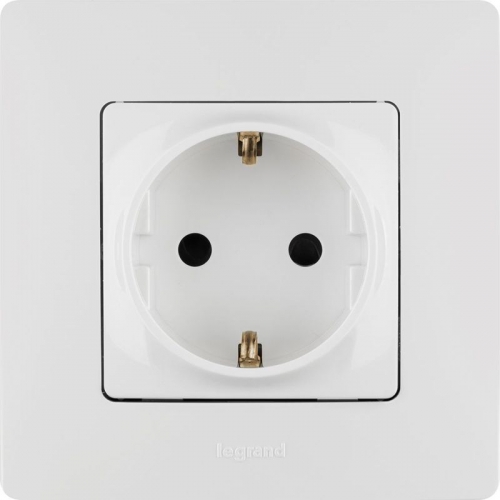 Розетка 1-м СП Etika 16А IP31 250В 2P+E с заземл. защ. шторки немецк. стандарт винт. клеммы механизм бел. Leg 672222 672222