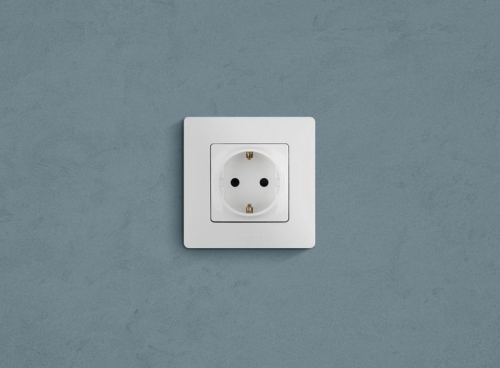 Розетка 1-м СП Etika 16А IP31 250В 2P+E с заземл. защ. шторки немецк. стандарт винт. клеммы механизм бел. Leg 672222 672222