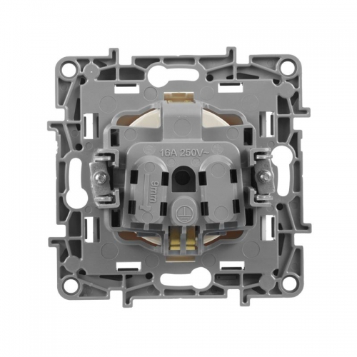 Розетка 1-м СП Etika 16А IP31 250В 2P+E с заземл. защ. шторки немецк. стандарт винт. клеммы механизм сл. кость Leg 672322 672322