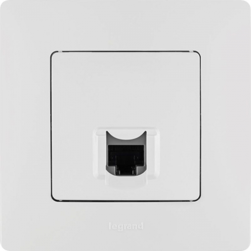 Розетка компьютерная 1-м СП Etika RJ45 кат.5E UTP механизм бел. Leg 672241 672241