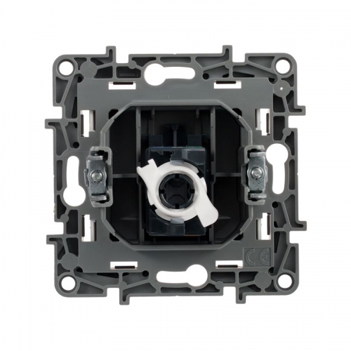 Розетка компьютерная 1-м СП Etika RJ45 кат.5E UTP механизм бел. Leg 672241 672241