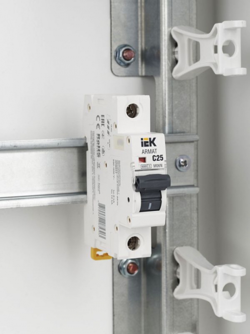 Выключатель автоматический 1п C 25А M06N ARMAT IEK AR-M06N-1-C025 AR-M06N-1-C025