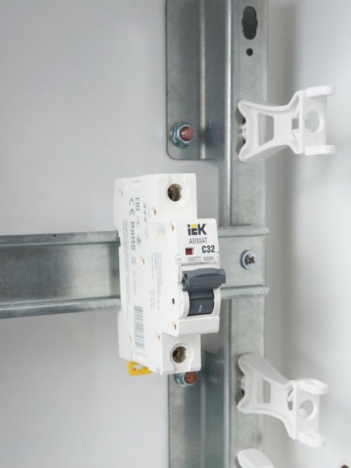 Выключатель автоматический 1п C 32А M06N ARMAT IEK AR-M06N-1-C032 AR-M06N-1-C032
