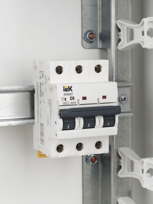 Выключатель автоматический 3п C 6А M06N ARMAT IEK AR-M06N-3-C006 AR-M06N-3-C006