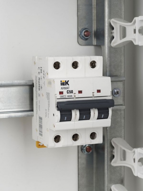 Выключатель автоматический 3п C 50А M06N ARMAT IEK AR-M06N-3-C050 AR-M06N-3-C050