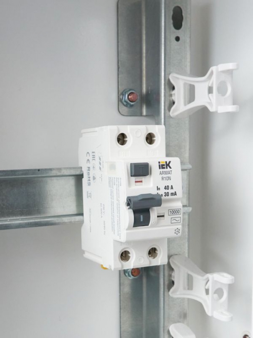 Выключатель дифференциального тока (УЗО) 2п 40А 30мА тип AC ВДТ R10N ARMAT IEK AR-R10N-2-040C030 AR-R10N-2-040C030