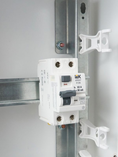 Выключатель дифференциального тока (УЗО) 2п 63А 30мА тип AC ВДТ R10N ARMAT IEK AR-R10N-2-063C030 AR-R10N-2-063C030