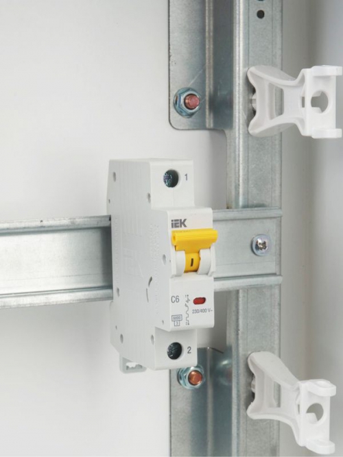 Выключатель автоматический модульный 1п C 6А 6кА ВА47-60M IEK MVA31-1-006-C MVA31-1-006-C