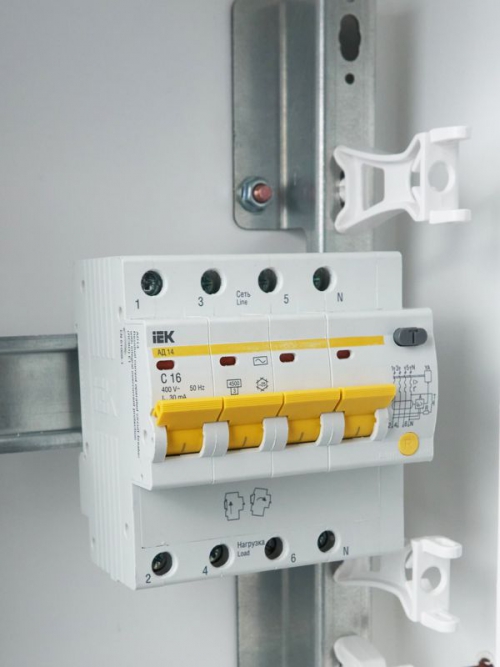 Выключатель автоматический дифференциального тока 4п C 16А 30мА тип AC 4.5кА АД-14 IEK MAD10-4-016-C-030 MAD10-4-016-C-030