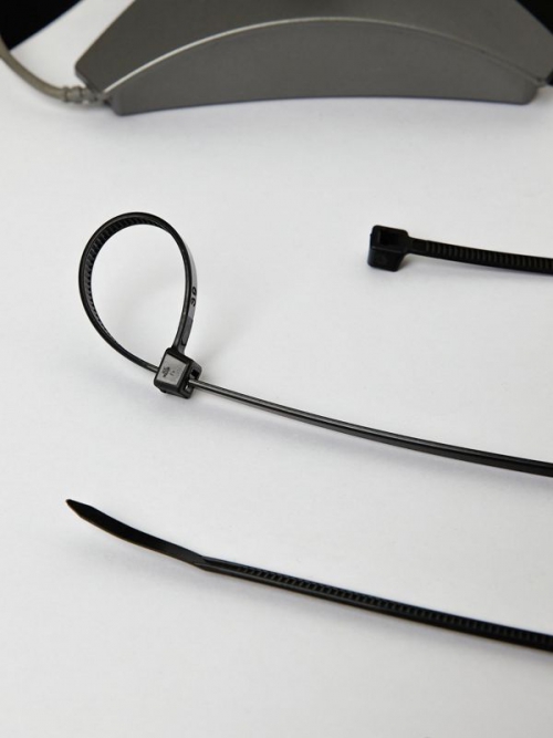 Хомут кабельный 4.8х300 нейл. черн. (уп.100шт) ИЭК UHH32-D048-300-100 UHH32-D048-300-100