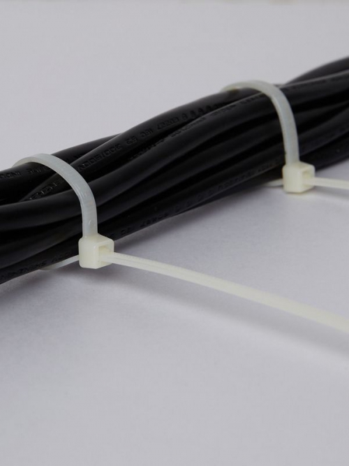 Хомут кабельный 4.8х500 нейл. бел. (уп.100шт) ИЭК UHH31-D048-500-100 UHH31-D048-500-100