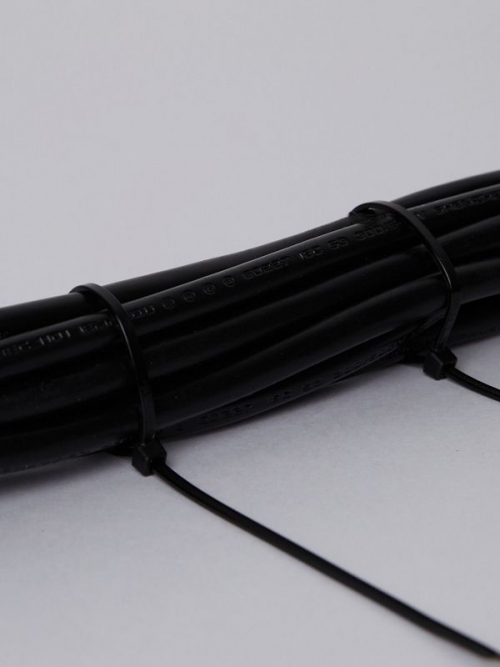 Хомут кабельный 2.5х200 нейл. черн. (уп.100шт) ИЭК UHH32-D025-200-100 UHH32-D025-200-100