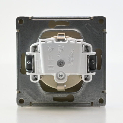 Розетка ArtGallery 16А с заземл. защ. шторки механизм шампань SE GAL000545 GAL000545