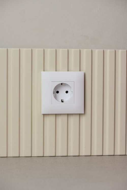 Розетка SKANDY 16А с заземл. без защ. шторок SK-R05W арктич. бел. IEK SK-R11-16-K01 SK-R11-16-K01