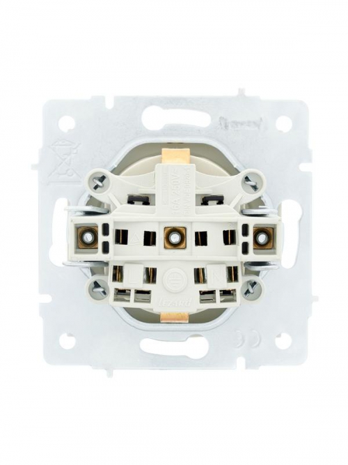 Розетка 1-м СП Vesna с заземл. с крышкой ПБТ механизм кремов. LEZARD 742-0388-123B 742-0388-123B