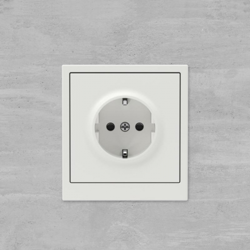 Розетка силовая KANT 2P+E защ. шторки бел. песок DKC 7010003 7010003