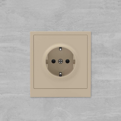 Розетка силовая KANT 2P+E защ. шторки ванильн. марципан DKC 7015033 7015033