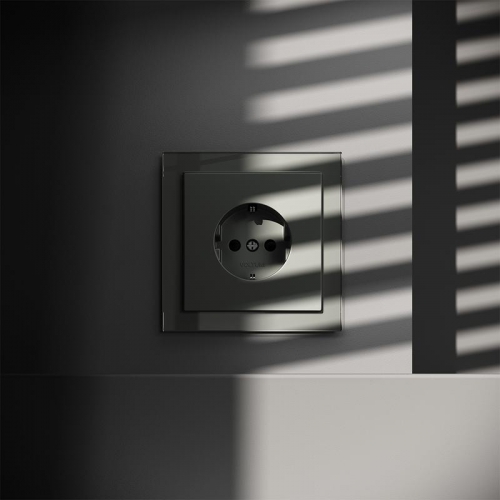 Розетка 1-м СП S70 16А с заземл. защ. шторки механизм титан Voltum VLS040206 VLS040206