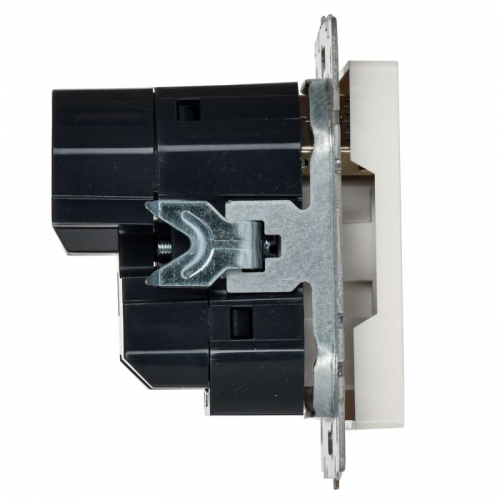 Розетка BRITE РЮш10-1-БрБ 16А с USB A+A 2.1А с заземл. защ. шторки бел. IEK BR-R14-16-U21-D21-K01 BR-R14-16-U21-D21-K01