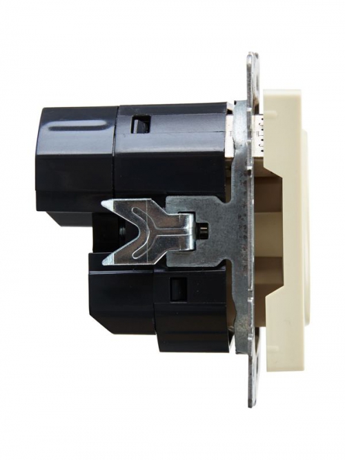 Розетка BRITE РЮш10-1-БрКр 16А с USB A+A 2.1А с заземл. защ. шторки беж. IEK BR-R14-16-U21-D21-K10 BR-R14-16-U21-D21-K10