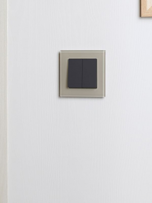 Рамка 1-м BRITE РУ-1-2-БрД стекло дым. IEK BR-M12-G-K30 BR-M12-G-K30