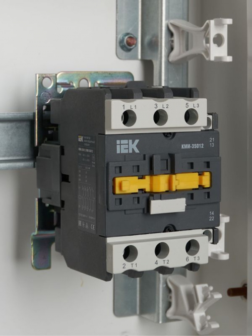 Контактор КМИ-35012 50А 220В IEK KKM31-050-230-11 KKM31-050-230-11