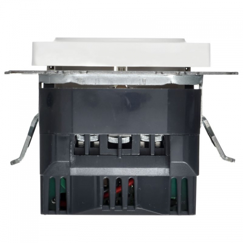 Розетка BRITE РЮш10-1-БрАБ 16А с USB A+A 2.1А с заземл. защ. шторки механизм арктич. бел. IEK BR-R14-16-U21-D21-K91 BR-R14-16-U21-D21-K91