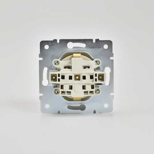 Механизм розетки 1-м СП Karina с заземл. термопласт крем. LEZARD 707-0388-122B 707-0388-122B