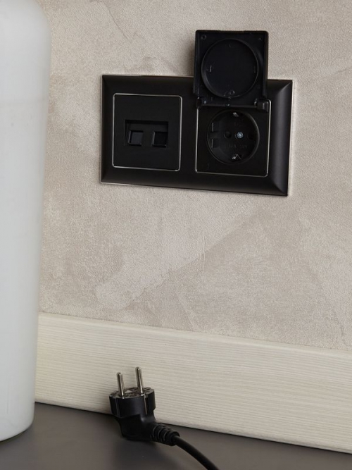 Рамка 2-м BRITE РУ-2-Бр хром/черн. IEK BR-M22-12-2-K23 BR-M22-12-2-K23