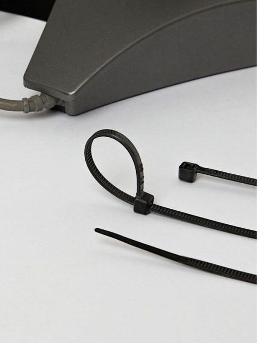 Хомут кабельный 2.5х150 нейл. черн. (уп.100шт) ИЭК UHH32-D025-150-100 UHH32-D025-150-100